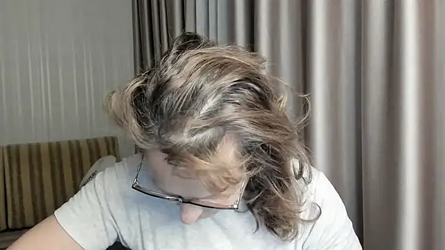 lauraoven online show from January 2025 06:21:01 PM