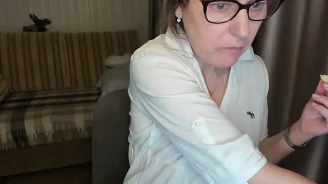 lauraoven online show from March 2025 04:09:02 PM