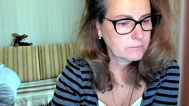 lauraoven online show from September 2025 07:02:01 AM