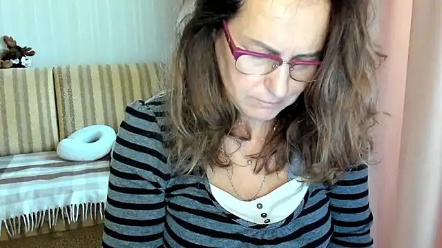 lauraoven online show from October 2025 07:11:01 AM