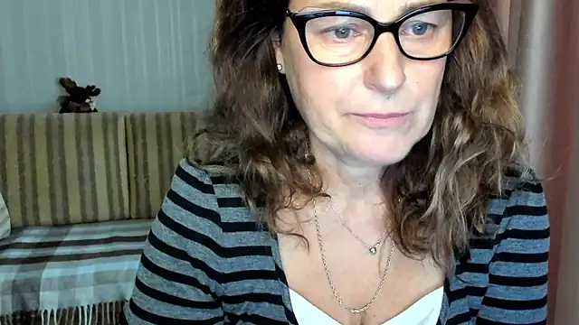 lauraoven online show from October 2025 09:06:02 AM