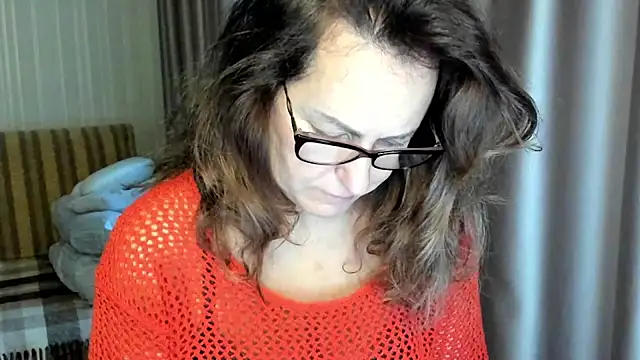 lauraoven online show from November 2025 07:52:02 AM