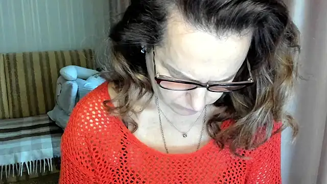 lauraoven online show from November 2025 10:15:02 AM