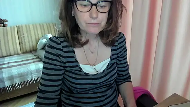 lauraoven online show from May 2026 09:59:02 AM