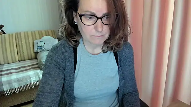 Snapshot of lauraoven chatting on May 2026 07:46:02 AM lauraoven online show from May 2026 07:46:02 AM