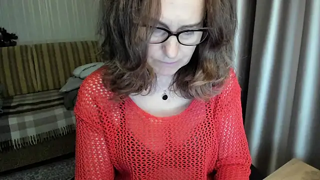 Snapshot of lauraoven chatting on May 2026 07:04:01 PM lauraoven online show from May 2026 07:04:01 PM