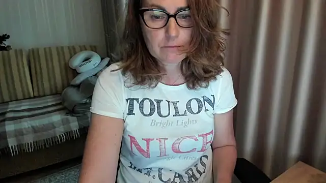 Snapshot of lauraoven chatting on June 2026 03:10:02 PM lauraoven online show from June 2026 03:10:02 PM