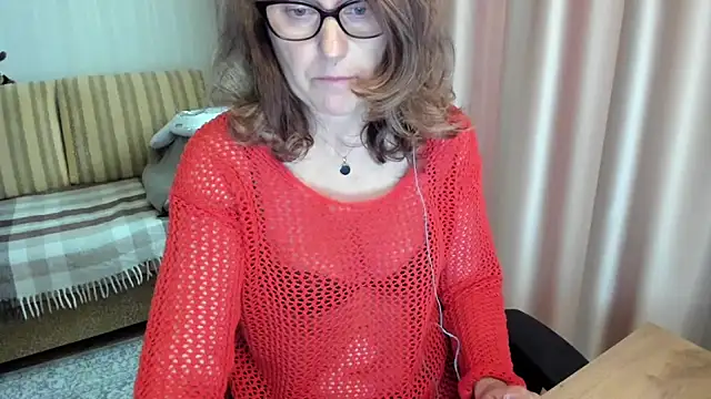 Snapshot of lauraoven chatting on June 2026 11:34:02 AM lauraoven online show from June 2026 11:34:02 AM