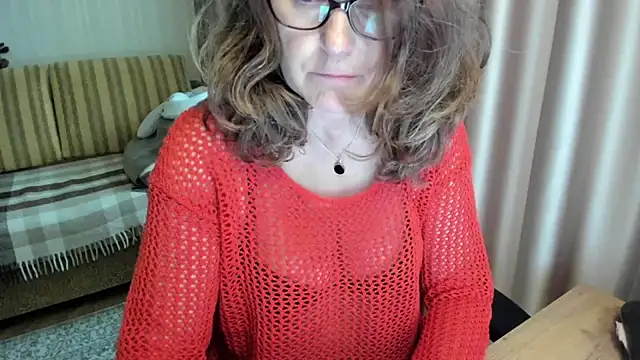 Snapshot of lauraoven chatting on June 2026 01:35:02 PM lauraoven online show from June 2026 01:35:02 PM