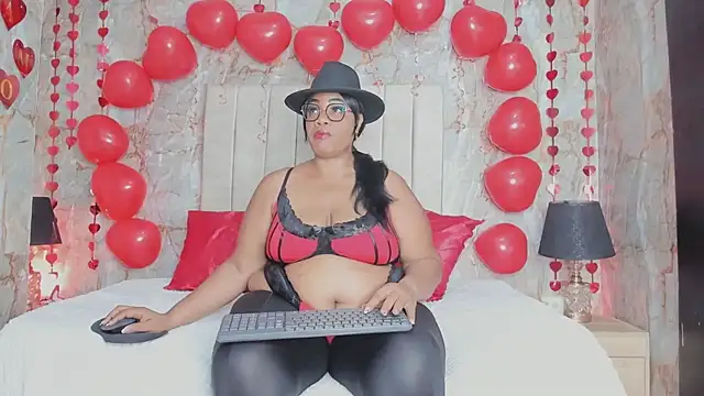 Snapshot of AranzaLatinBlacks chatting on February 2025 07:02:01 PM AranzaLatinBlacks online show from February 2025 07:02:01 PM