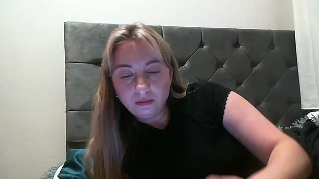 SusanCurt online show from October 2025 06:52:01 PM