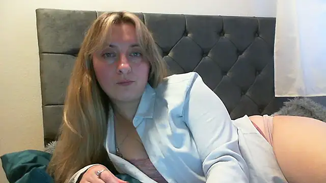 SusanCurt online show from October 2025 04:24:02 PM