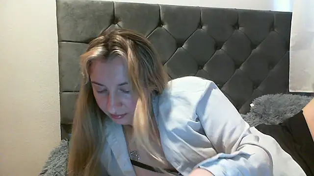 SusanCurt online show from October 2025 10:41:01 AM