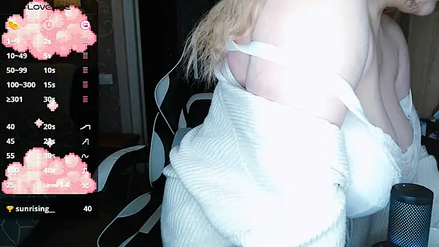 Snapshot of Mini_Mo chatting on January 2025 09:17:01 AM Mini Mo online show from January 2025 09:17:01 AM