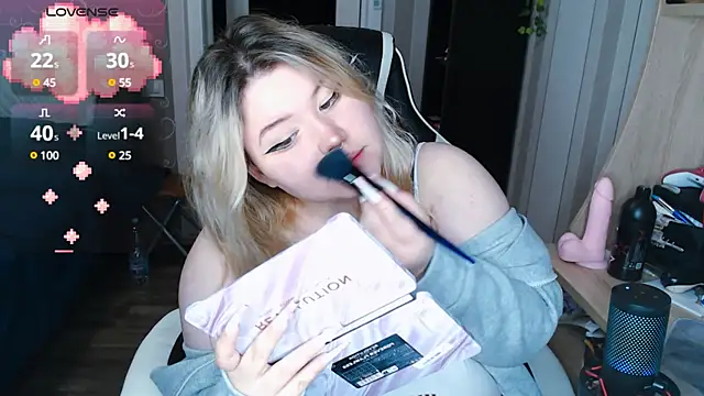 Snapshot of Mini_Mo chatting on February 2025 10:15:01 AM Mini Mo online show from February 2025 10:15:01 AM