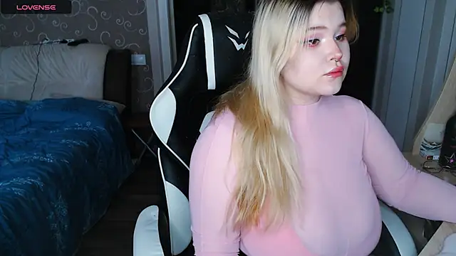 Snapshot of Mini_Mo chatting on February 2025 08:25:02 AM Mini Mo online show from February 2025 08:25:02 AM