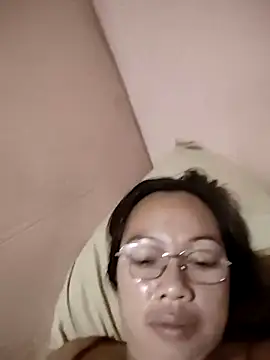 Snapshot of asianwet4u chatting on March 2025 10:42:01 PM asianwet4u online show from March 2025 10:42:01 PM