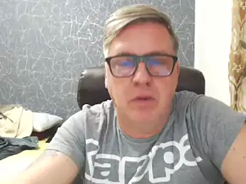 Snapshot of RobertStripX chatting on February 2025 02:45:01 PM RobertStripX online show from February 2025 02:45:01 PM