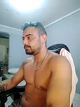 Snapshot of Fadinha-e-Raro chatting on February 2025 01:48:02 PM Fadinha-e-Raro online show from February 2025 01:48:02 PM