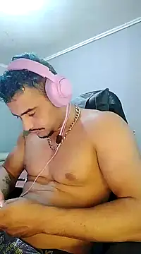 Snapshot of Fadinha-e-Raro chatting on February 2025 02:23:02 PM Fadinha-e-Raro online show from February 2025 02:23:02 PM