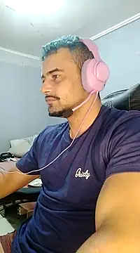 Snapshot of Fadinha-e-Raro chatting on February 2025 09:00:01 PM Fadinha-e-Raro online show from February 2025 09:00:01 PM