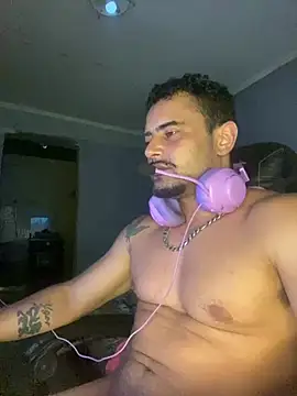 Snapshot of Fadinha-e-Raro chatting on February 2025 03:37:01 AM Fadinha-e-Raro online show from February 2025 03:37:01 AM