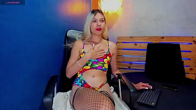 niky doll  online show from October 2025 01:48:02 PM