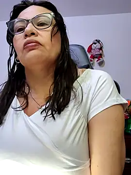 esmeralda milf online show from May 2026 08:35:02 PM