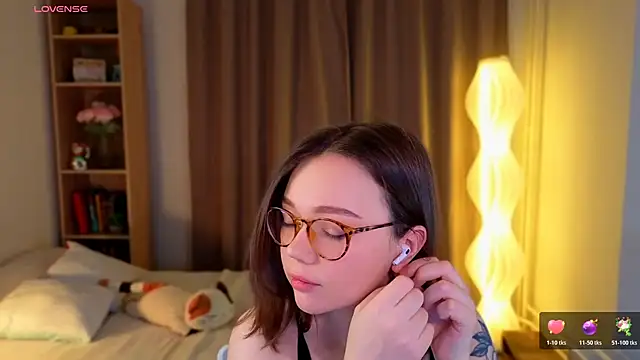 Snapshot of MilenaSaint chatting on February 2026 03:44:02 AM MilenaSaint online show from February 2026 03:44:02 AM