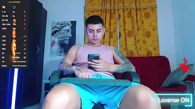 Snapshot of Lobito_xxxl chatting on October 2025 09:34:01 PM Lobito xxxl online show from October 2025 09:34:01 PM