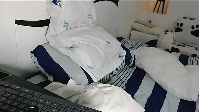 yina-rosse online show from October 2025 08:42:02 PM