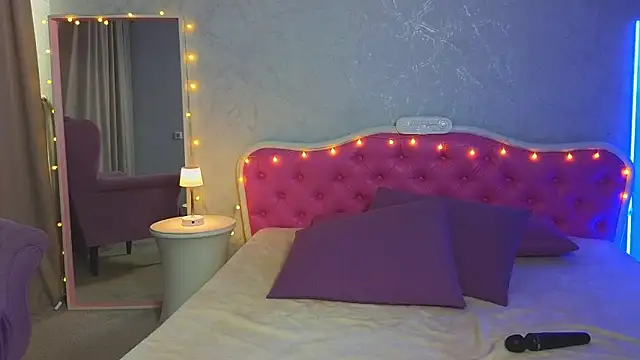 Ariana Petite online show from January 2025 05:30:01 AM