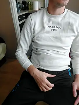 MlodyDres online show from October 2025 08:01:01 AM