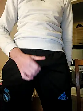 MlodyDres online show from October 2025 06:37:01 PM