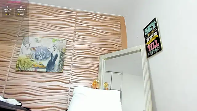 mia pineda online show from March 2026 07:31:01 PM