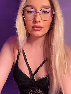 Snapshot of mollyxxx chatting on April 2026 01:48:01 AM mollyxxx online show from April 2026 01:48:01 AM