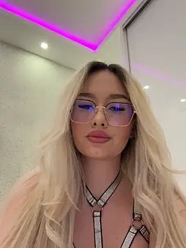 Snapshot of mollyxxx chatting on May 2026 03:00:02 AM mollyxxx online show from May 2026 03:00:02 AM