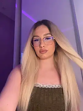 Snapshot of mollyxxx chatting on May 2026 01:14:01 AM mollyxxx online show from May 2026 01:14:01 AM