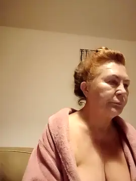 Hottie-Mom online show from September 2025 09:31:01 PM