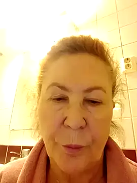 Hottie-Mom online show from October 2025 08:25:01 AM