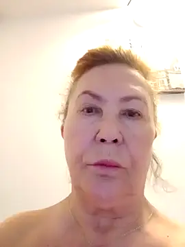 Snapshot of Hottie-Mom chatting on April 2026 07:29:01 AM Hottie-Mom online show from April 2026 07:29:01 AM