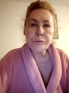 Snapshot of Hottie-Mom chatting on May 2026 09:22:01 PM Hottie-Mom online show from May 2026 09:22:01 PM