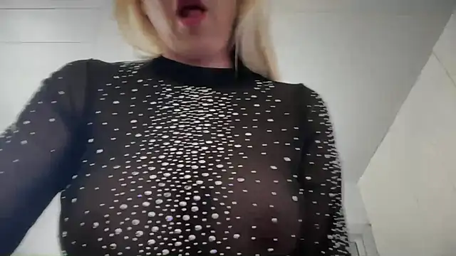 Snapshot of Reyna63 chatting on November 2025 07:02:02 PM Reyna63 online show from November 2025 07:02:02 PM