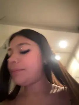 Snapshot of Alyshanon18 chatting on December 2024 08:45:02 AM Alyshanon18 online show from December 2024 08:45:02 AM