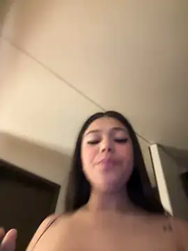 Snapshot of Alyshanon18 chatting on January 2025 09:42:02 AM Alyshanon18 online show from January 2025 09:42:02 AM