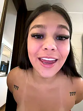 Snapshot of Alyshanon18 chatting on November 2025 07:57:01 PM Alyshanon18 online show from November 2025 07:57:01 PM