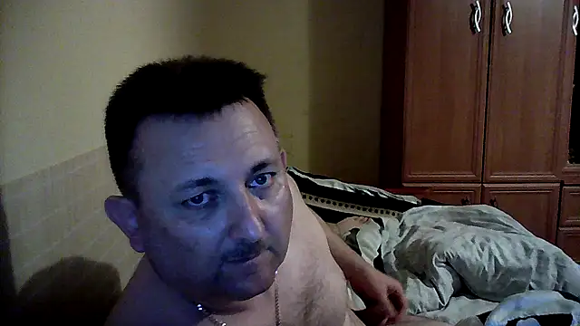Snapshot of Novy73 chatting on November 2025 10:42:02 PM Novy73 online show from November 2025 10:42:02 PM