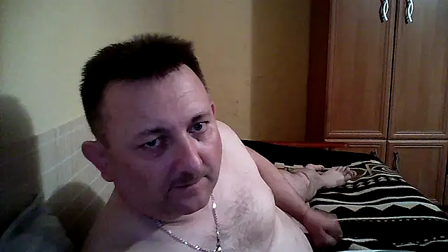 Snapshot of Novy73 chatting on November 2025 09:17:01 PM Novy73 online show from November 2025 09:17:01 PM