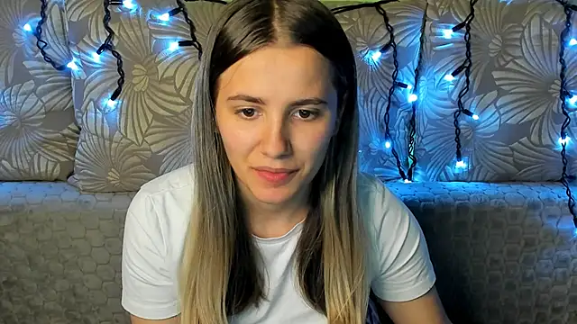 MaggieCake online show from October 2025 12:00:02 AM