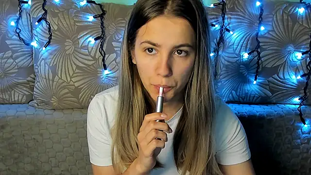 MaggieCake online show from December 2025 05:26:01 AM